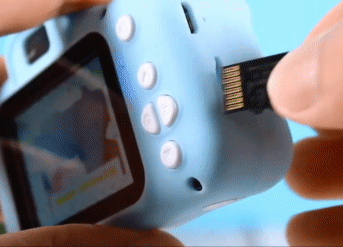 appareil photo pour enfant en action